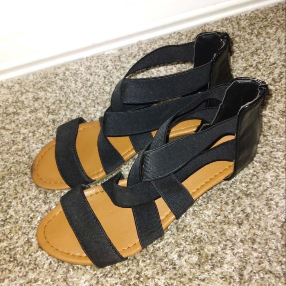 Size 8small black gladiator sandals pump worn once